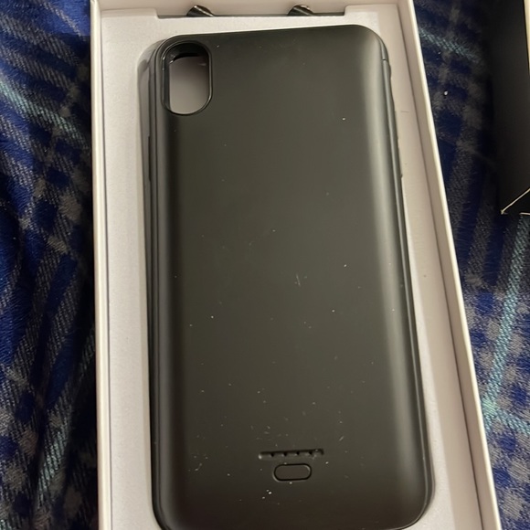 iPhone Xs Max 5000mAh Smart Charging Case Portable Rechargeable Battery Pack - Picture 4 of 4